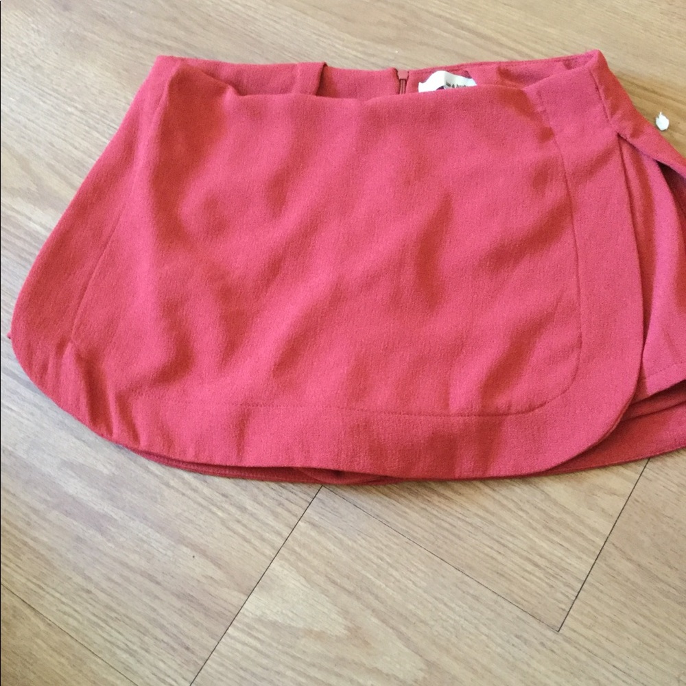NWT skort